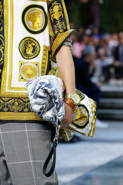 Look 50